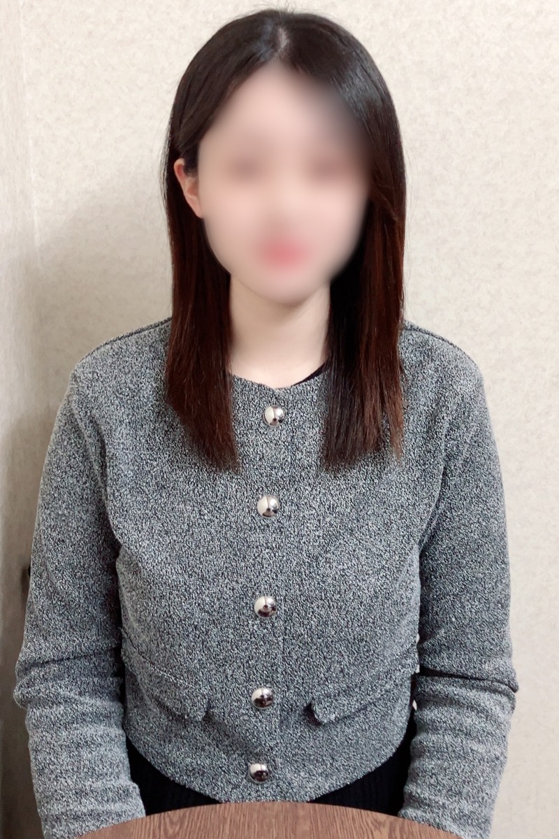 リア(24)